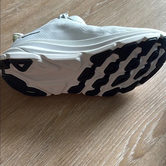 Hoka Women's Clifton 9 - Cosmic Grey/White SZ 9.5 Viral Hot! Brand new in box!! - Picture 8 of 17